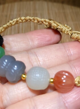 zg48新疆的猫12.8克含绳款式精美的多色和田玉纯手工编手链