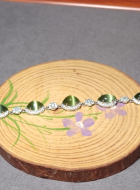 新疆的猫L101401 5.4克，猫眼灵动款式精美的925银镶碧玉手链