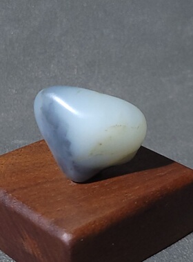 C032001新疆的猫18.8克油润墨白分明很有韵律美感的青花小玩籽