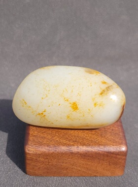 C031901新疆的猫58克美艳亮眼完整老熟带洒金皮白玉玩籽