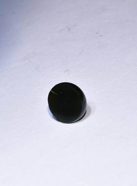 纯黑油亮的黑青籽料圆戒面