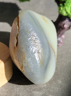 新疆的猫W112603 182.91克，底面满旱籽特征超熟糯青花手把玩籽