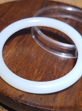 YQ031909新疆的猫19.9克内径52mm温润早期青海挂翠羊脂白圆条手镯