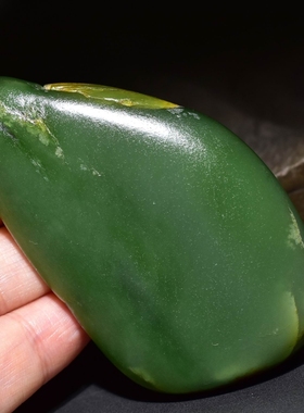 新疆的猫 107.0克，细熟韧密几乎无墨点的碧玉手把件玩籽ZHANG02