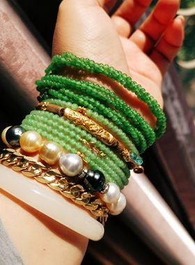 碧玉阳绿色三圈扭扭长链，颗颗起荧光小灯泡，干净无杂，清新雅致