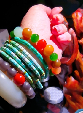 冰底辣绿碧玉珠宝级南红独龙玉新疆且末糖料多宝手串