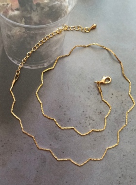 日系高级感简约通勤金色精致蕾丝花边曲线短款项链锁骨链素链女