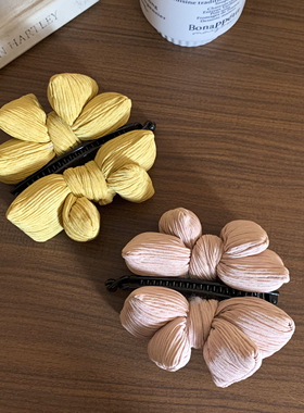 温柔奶油色褶皱蝴蝶结香蕉夹发饰