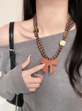 复古皮质蝴蝶结格子丝巾项链