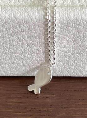 白铜镀厚银小鱼饼干项链女韩系ins简约个性咸鱼吊坠锁骨链