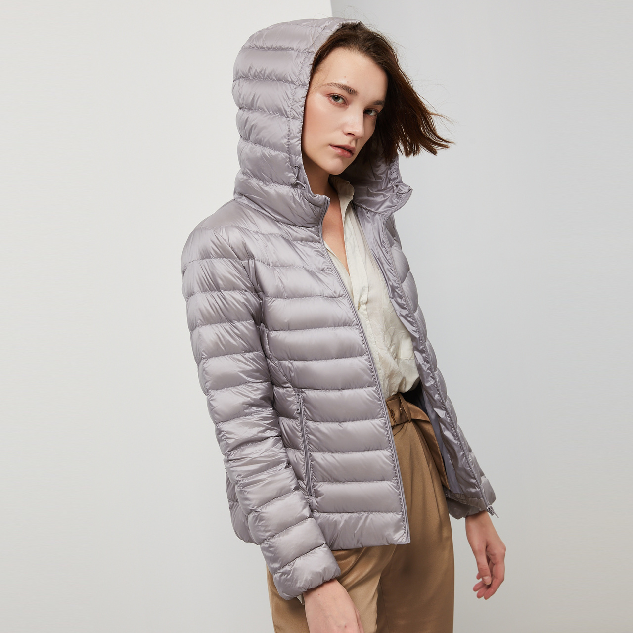 波司登官方旗舰店波司登新款短款羽绒服女轻薄连帽轻冬中老年妈妈装B90131014B0