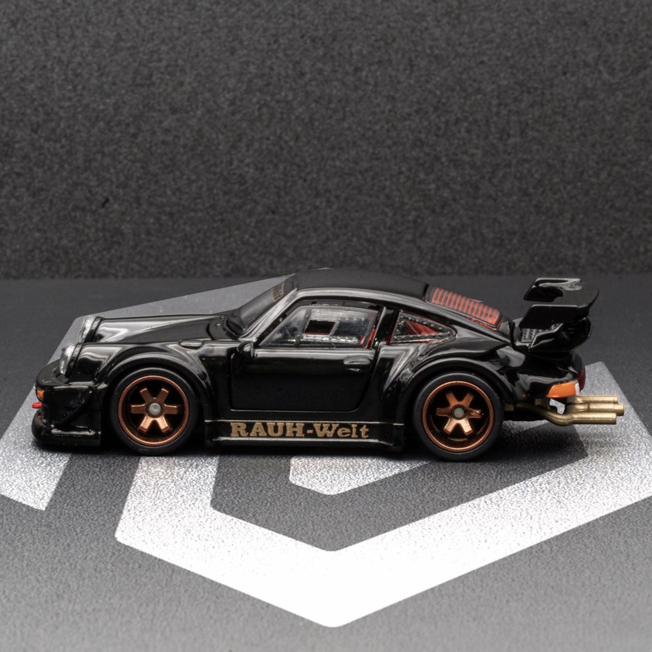 FG 1:64 保时捷RWB 930 黑鸟金轮 全开门 仿真合金汽车模型收藏,淘宝优惠券,粉丝福利购,淘宝优惠卷