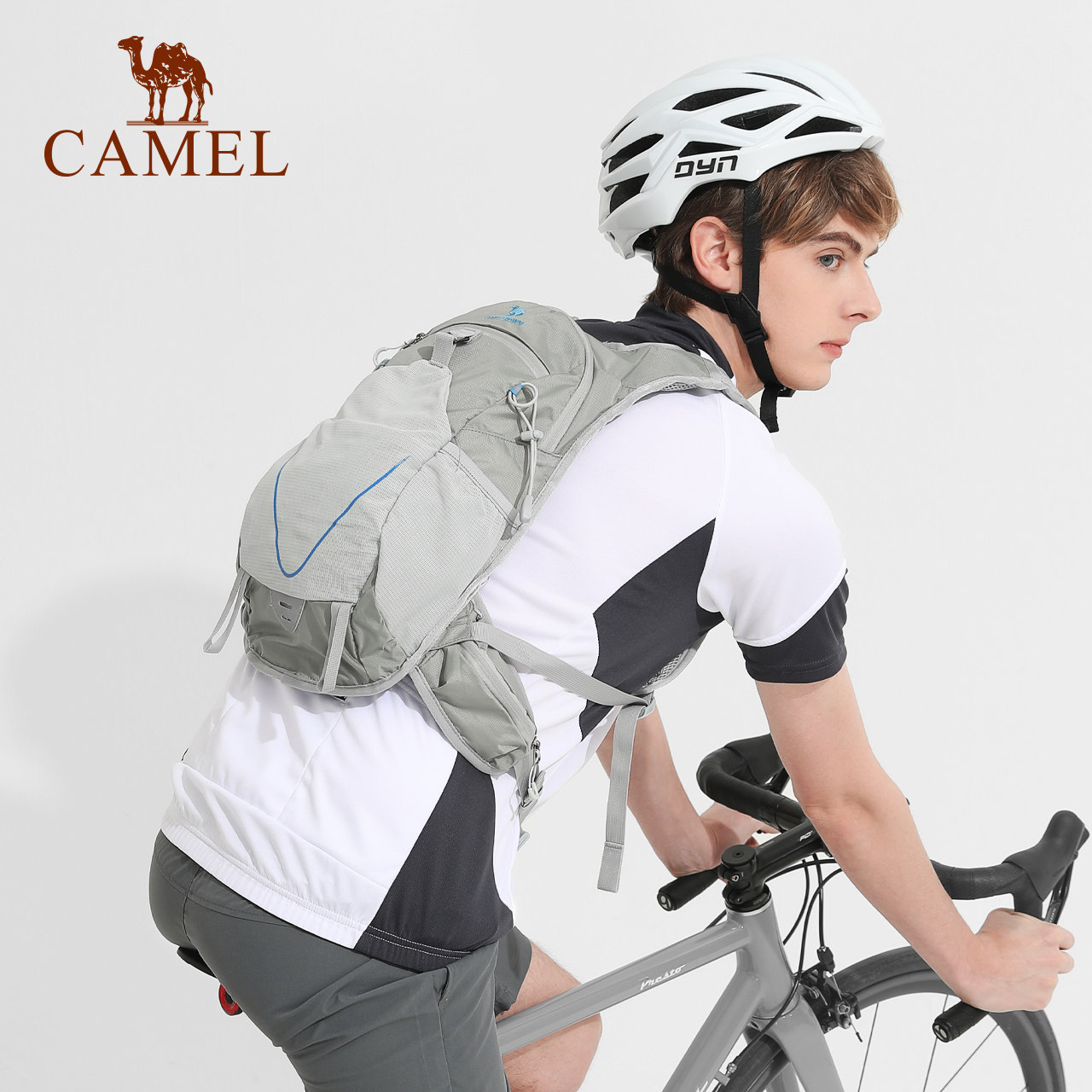 骆驼轻便跑步男女大学生跑双肩背包 camel骆驼红企鹅双肩背包