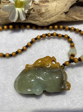 和田玉黄白河磨玉貔貅手把件