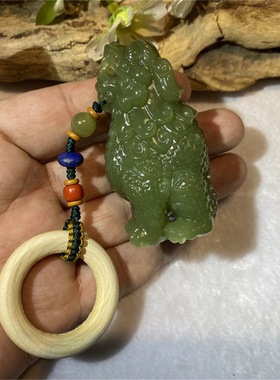 和田玉析木河磨玉望天吼手把件