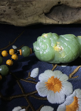 和田玉析木河磨玉手把件金鱼