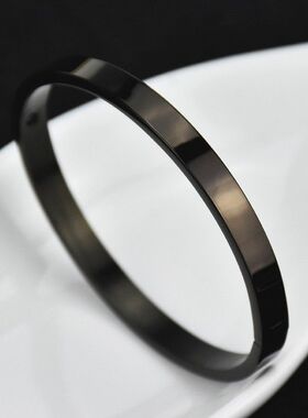 欧美时尚黑色光面钛钢手镯潮人男士女生配饰品简约百搭情侣款手环