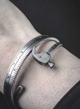 时尚复古怀旧尺子脚印开口钛钢手镯欧美男女个性潮人足迹卷尺手环