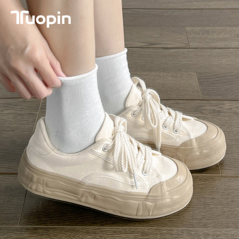 Tuopin Canvas Shoes ເກີບສີຂາວຂອງແມ່ຍິງ 2024 Summer ແບບໃຫມ່ຂອງນັກຮຽນ skirts ທີ່ນິຍົມ Versatile Thick-Soled ເກີບບາດເຈັບແລະ