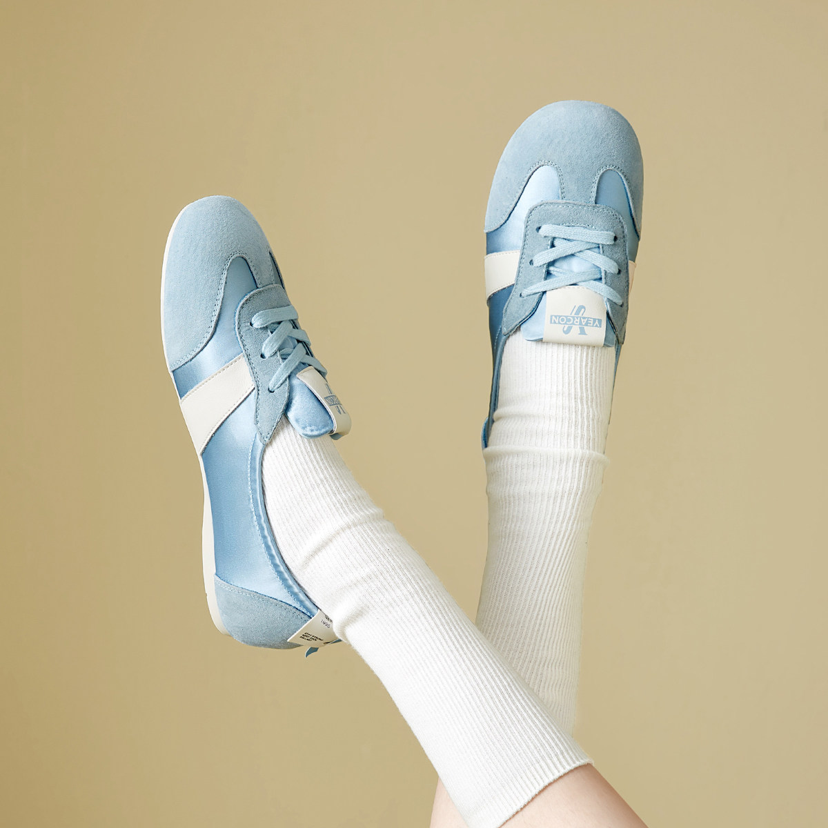 意尔康真皮浅口软底德训鞋女2026春秋款法式平底芭蕾舞鞋运动鞋,淘宝优惠券,粉丝福利购,淘宝优惠卷