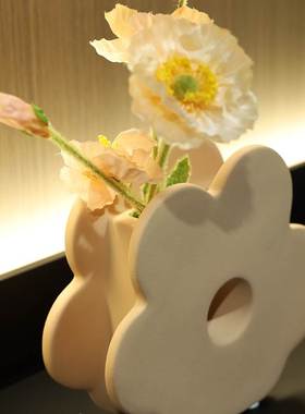 现代样板间书桌组合笔筒装饰画花艺摆件售楼处儿童女孩房装饰品