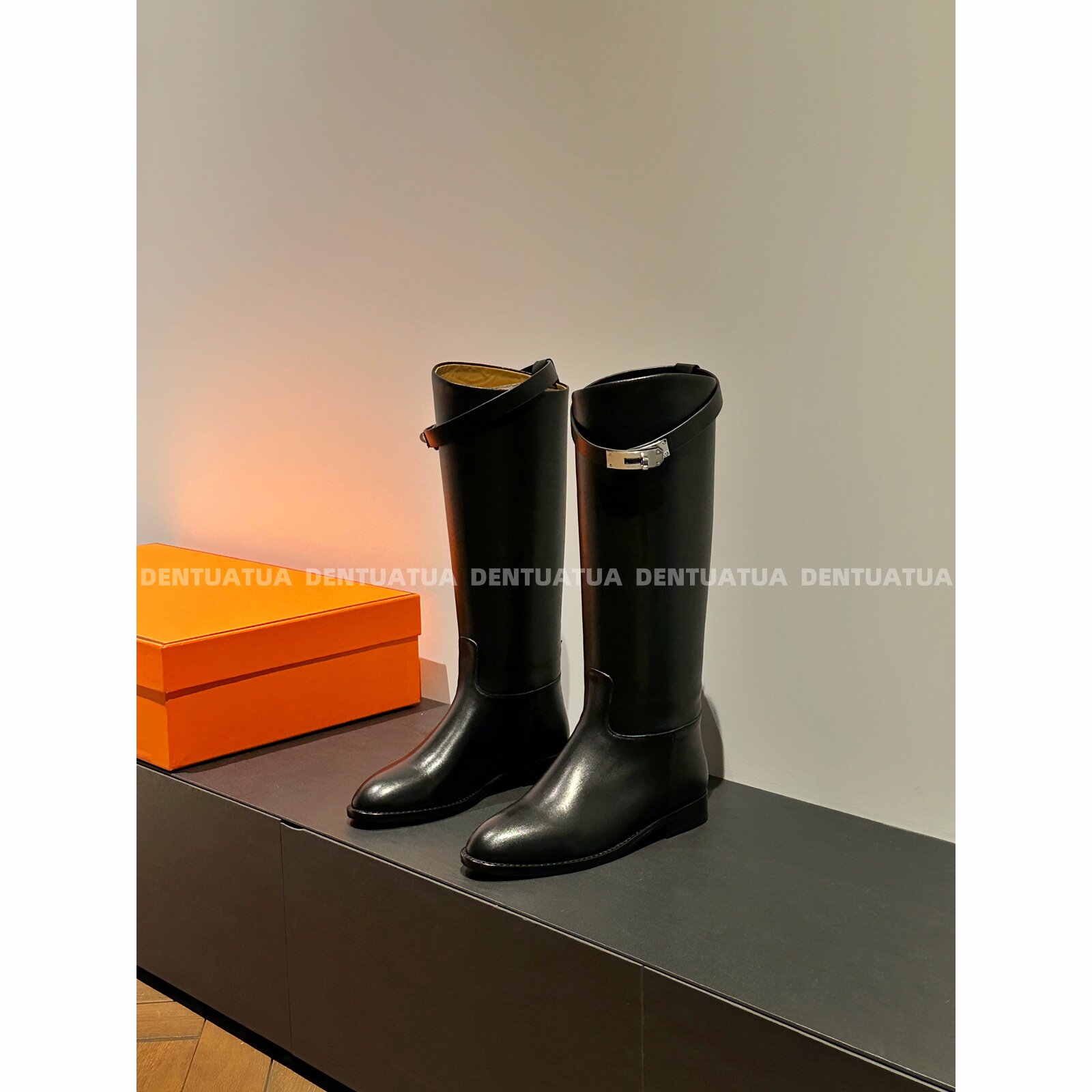 DENTUATUA 实物超惊艳 版型天花板！25s新品皮带扣高筒骑士靴子女,淘宝优惠券,粉丝福利购,淘宝优惠卷