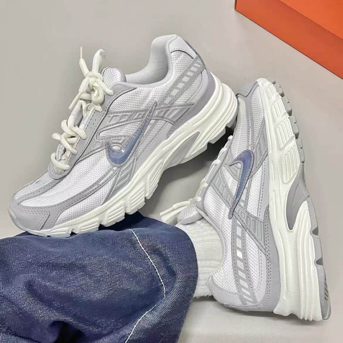 耐克/Nike Initiator 白色经典复古低帮缓震运动跑步鞋HQ1511-121,淘宝优惠券,粉丝福利购,淘宝优惠卷