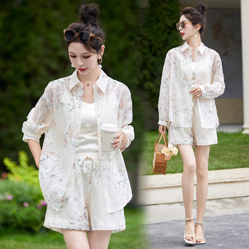 2024新中式国风洋气减龄印花防晒上衣短裤两件套套装夏季新款显瘦,淘宝优惠券,粉丝福利购,淘宝优惠卷
