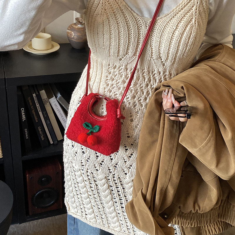 秋冬新款儿童可爱羊羔毛樱桃手拎包新年红色迷你零钱包女斜跨包小,淘宝优惠券,粉丝福利购,淘宝优惠卷