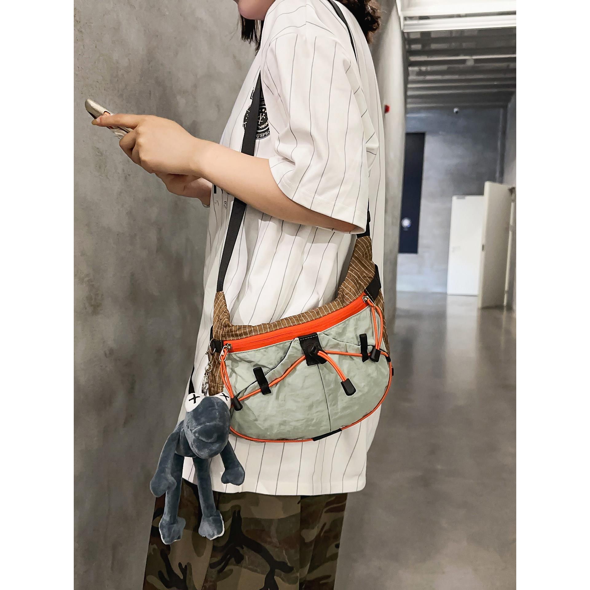 Outdoor workwear casual style small bag for men and women, lightweight waterproof sports cycling crossbody small bag dumpling bag trendy
