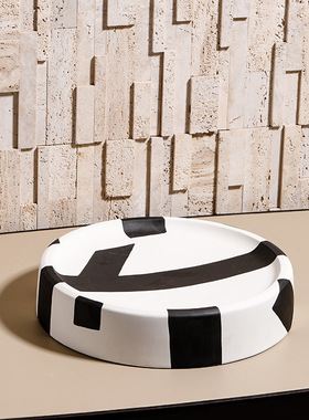 北欧风白色客餐桌圆托盘金属花瓶