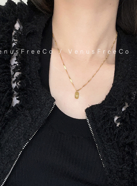 小香风款选镀金皮质链条方牌