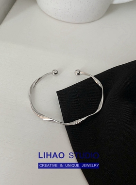 莫比乌斯款情侣活口款钛钢手镯