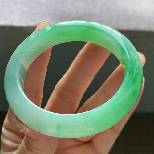 曼德勒妍妍翡翠海外购白底青阳绿正圈女款翡翠手镯缅甸天然翡翠 - 图3