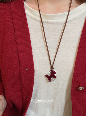 本命年锆石植绒小马项链休闲简约日常百搭毛衣链轻奢高级感项饰女