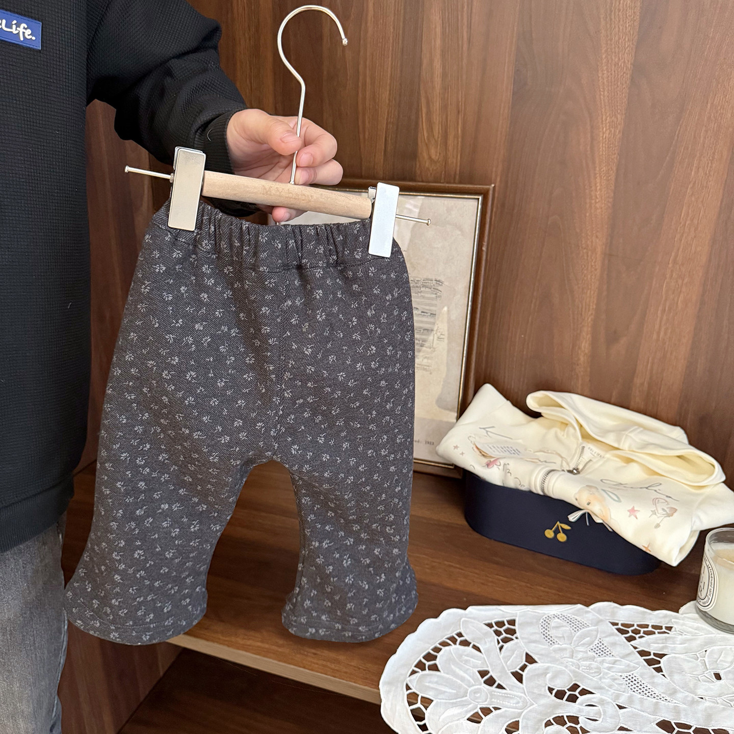 女宝宝韩系灰黑碎花休闲裤女婴儿秋冬季女童加厚一体绒微喇叭裤子,淘宝优惠券,粉丝福利购,淘宝优惠卷