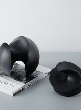 现代黑白色异形旋转扭曲陀螺摆件摆设样板房售楼处书房软装饰品