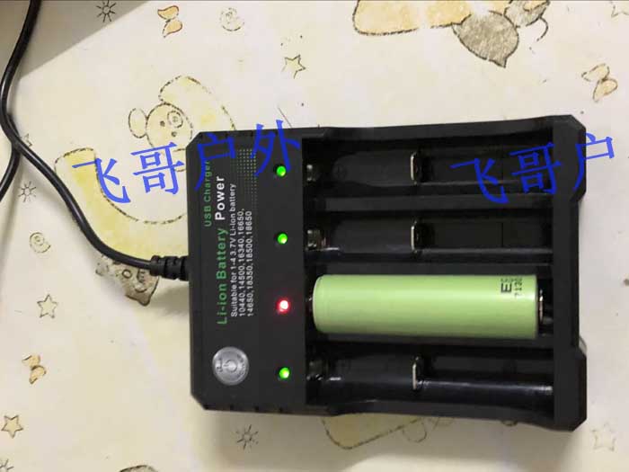 18650充电器3.7V锂电池26650双槽智能四通用型强光手电筒 - 图1