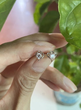 925银耳钉简约白色锆石女耳饰