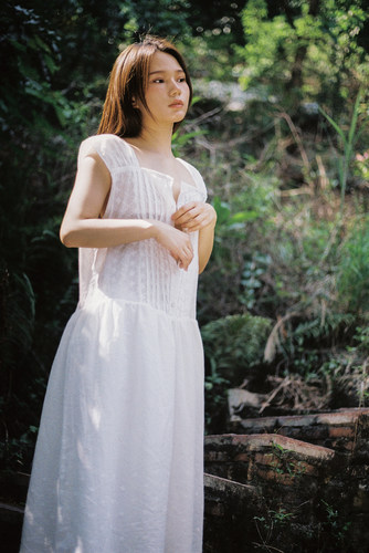 梦茴1997  画册款写真仙气私房裙夏季白色绣花纯棉无袖开衫连衣裙 - 图0