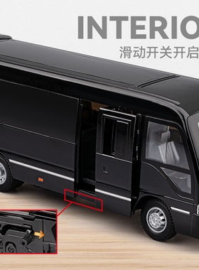 车致1:33丰田考斯特回力车儿童汽车玩具仿真合金汽车模型收藏摆件