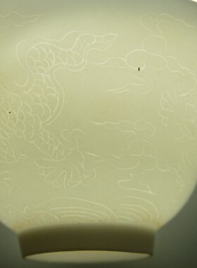 古董玩收藏明清粉彩瓶瓷器大明成化田白釉刻花龙纹天字款薄胎杯子