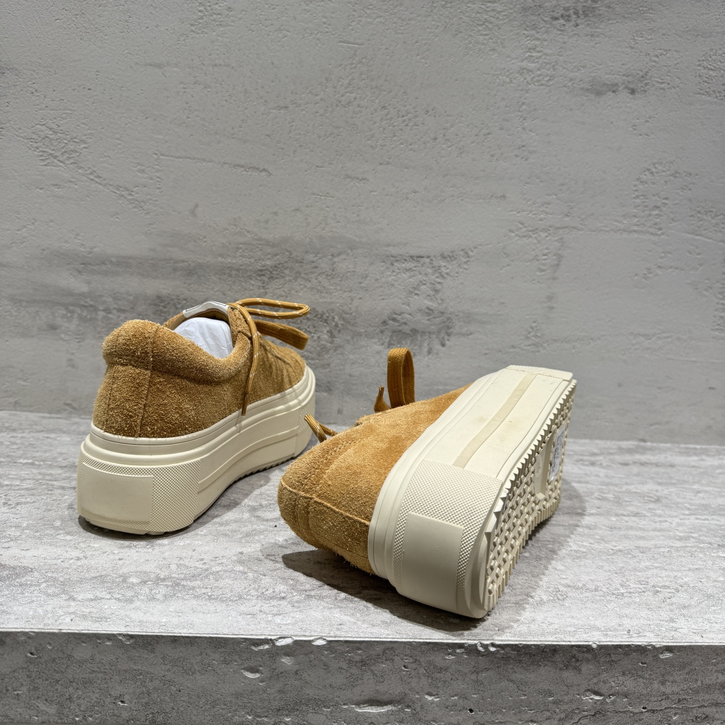 先锋名典2025秋新款欧洲站欧货厚底增高磨砂皮休闲鞋系带松糕鞋女 - 图1