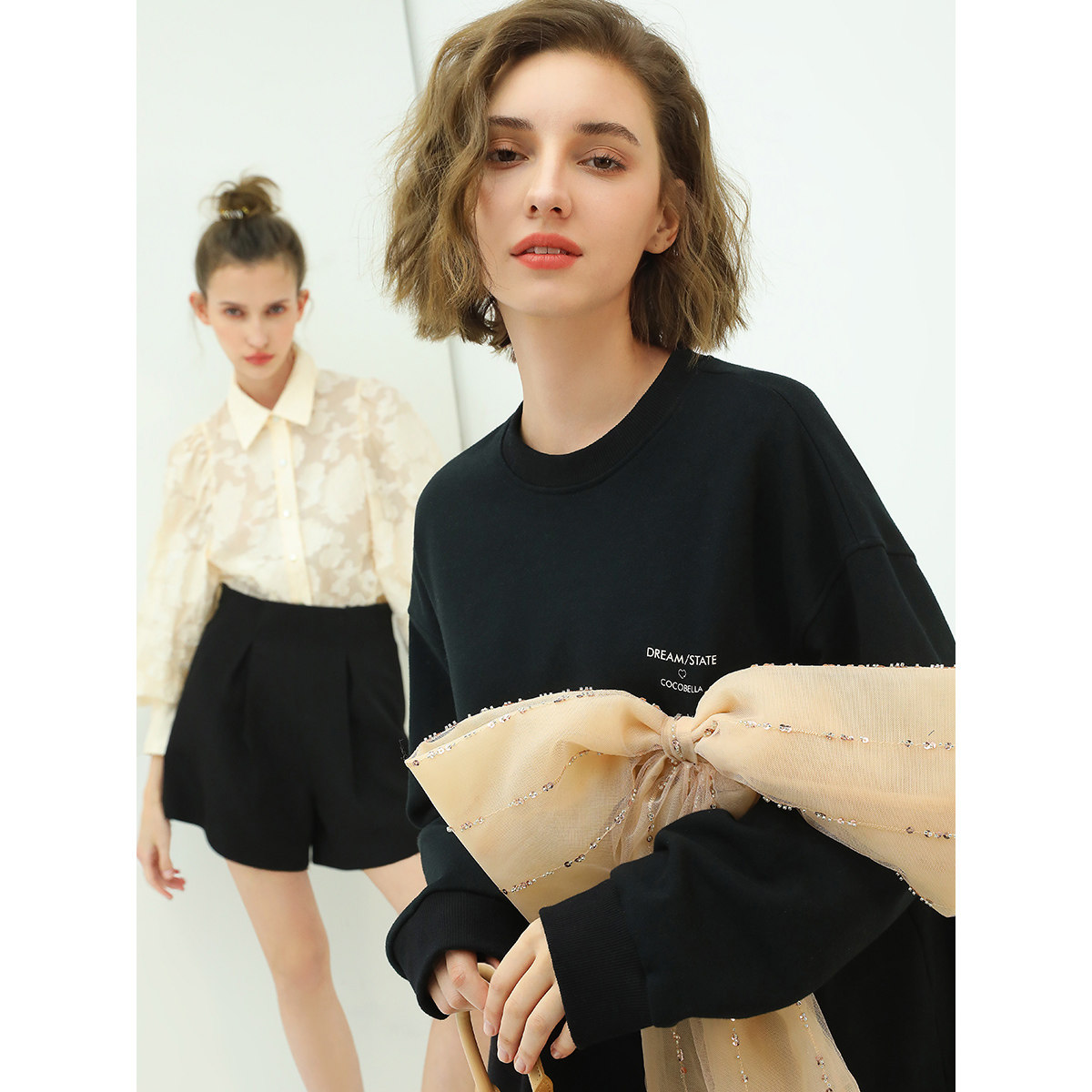 COCOBELLA字母印花珠片绣卫衣裙女秋冬黑色可拆蝴蝶结连衣裙FR514,淘宝优惠券,粉丝福利购,淘宝优惠卷