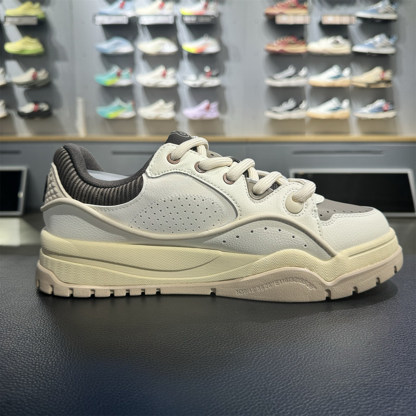 李宁休闲鞋男子2025冬季新款布偶运动生活经典面包鞋板鞋AGCV463,淘宝优惠券,粉丝福利购,淘宝优惠卷