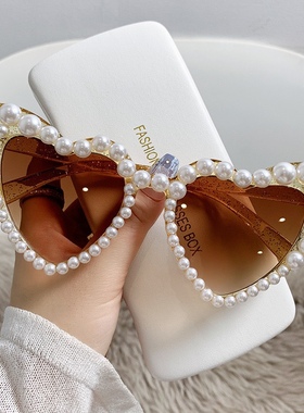 ins沙滩拍照凹造型欧美风桃心