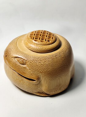 精品纯手工打磨雕刻玉竹雕刻金蟾虫具双螺纹口底部带食槽送礼精品