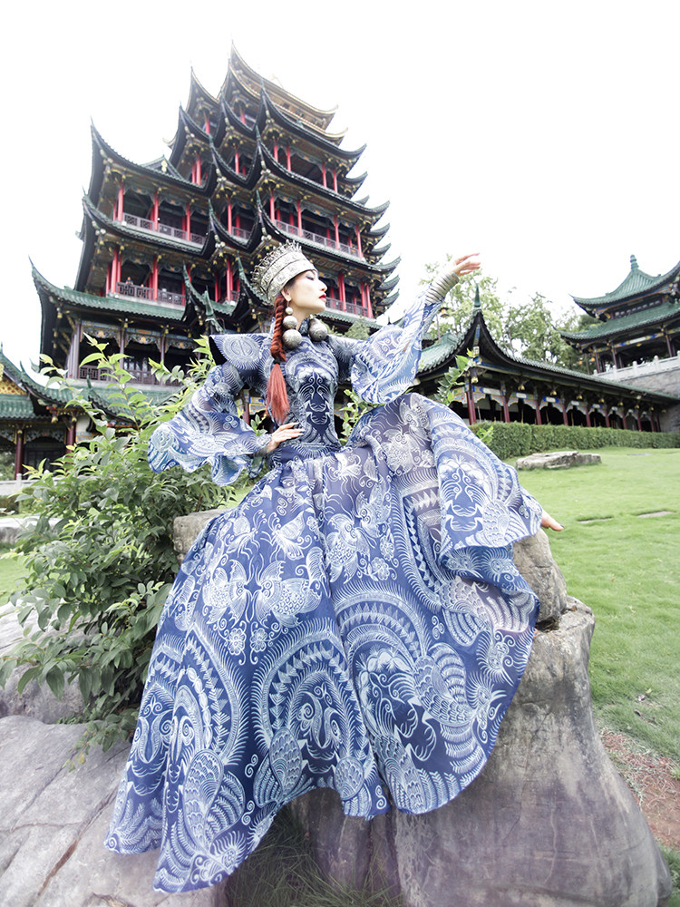 我是朱丽叶原创蜡染风欧根纱宫廷肩喇叭袖超大摆鱼尾民族风礼服裙,淘宝优惠券,粉丝福利购,淘宝优惠卷