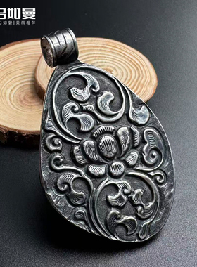 吕如曼银S925精工錾刻缠枝莲纹镶嵌高贵花纹礼物绿松石随型项坠