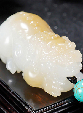 大师张亚龙作品 和田玉且末糖羊脂白玉狮子把件147.58克